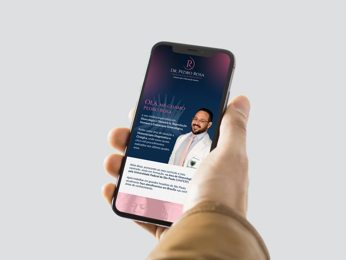 Mockup de celular com o portfólio digital do Dr. Pedro Rosa, ginecologia e obstetrícia, histeroscopia e reprodução humana em Brasília