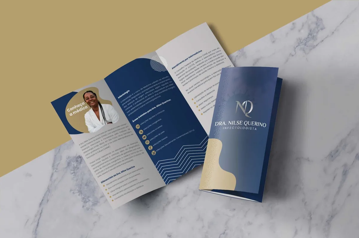 Mockup do portfólio tríptico da Dra. Nilse Querino, infectologista, capa com monograma e miolo aberto